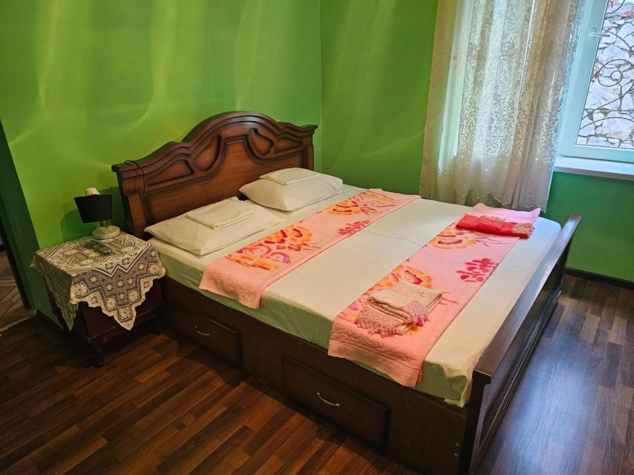 Guest House Amo Kutaisi Eksteriør billede